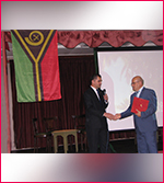 VANUATU �L��K�LER�M�ZE KATKISINDAN DOLAYI, MARMARA ADASI BELED�YE BA�KANI AV. AL� AKSU'YA TE�EKK�R PLAKET� SUNARKEN, 2  EK�M 2013